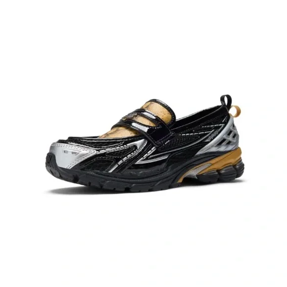 New Balance Men's Black and Yellow Sneakers